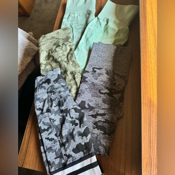(Bundle) 5 pairs of Camo Seamless Leggings - Picture 2 of 16